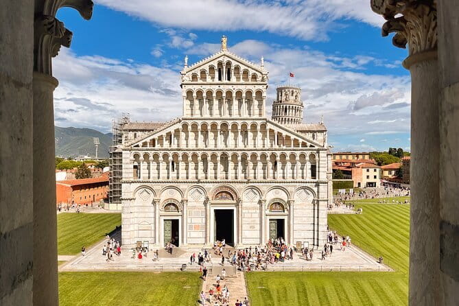 Pisa and Lucca Day Trip from Florence - A taste of buccellato, and time on your own