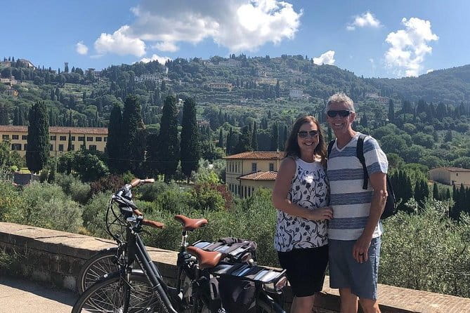 Private Self-Guided E-Bike Ride in Tuscany with Vineyard Visit - A vineyard lunch near the Arno