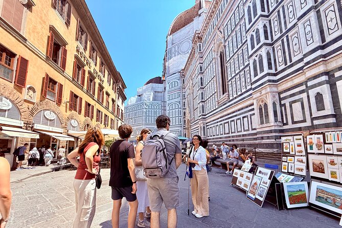 Skip the line: Uffizi and Accademia Small Group Walking Tour - What the small group and headsets change