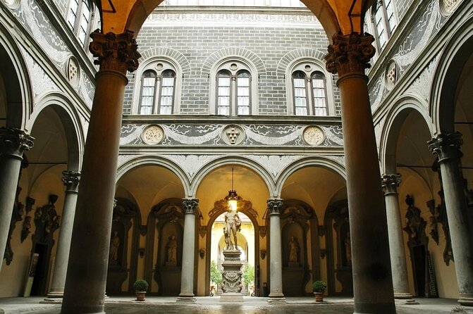 The Best tour in Florence: Renaissance & Medici Tales - guided by a STORYTELLER - A short walk with Florence’s long Medici story