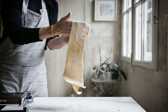 Traditional Farmhouse Cooking Experience in Lucca with Lunch or Dinner - Rolling pasta with Antonietta