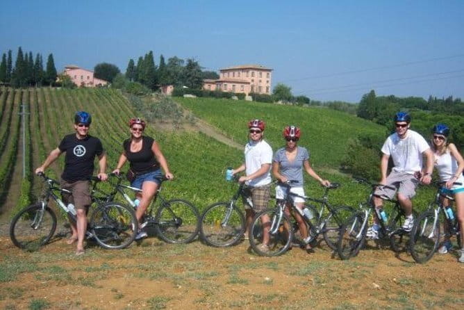 Tuscany E-Bike Tour: from Florence to Chianti with lunch and tastings - The guide and group shape the day